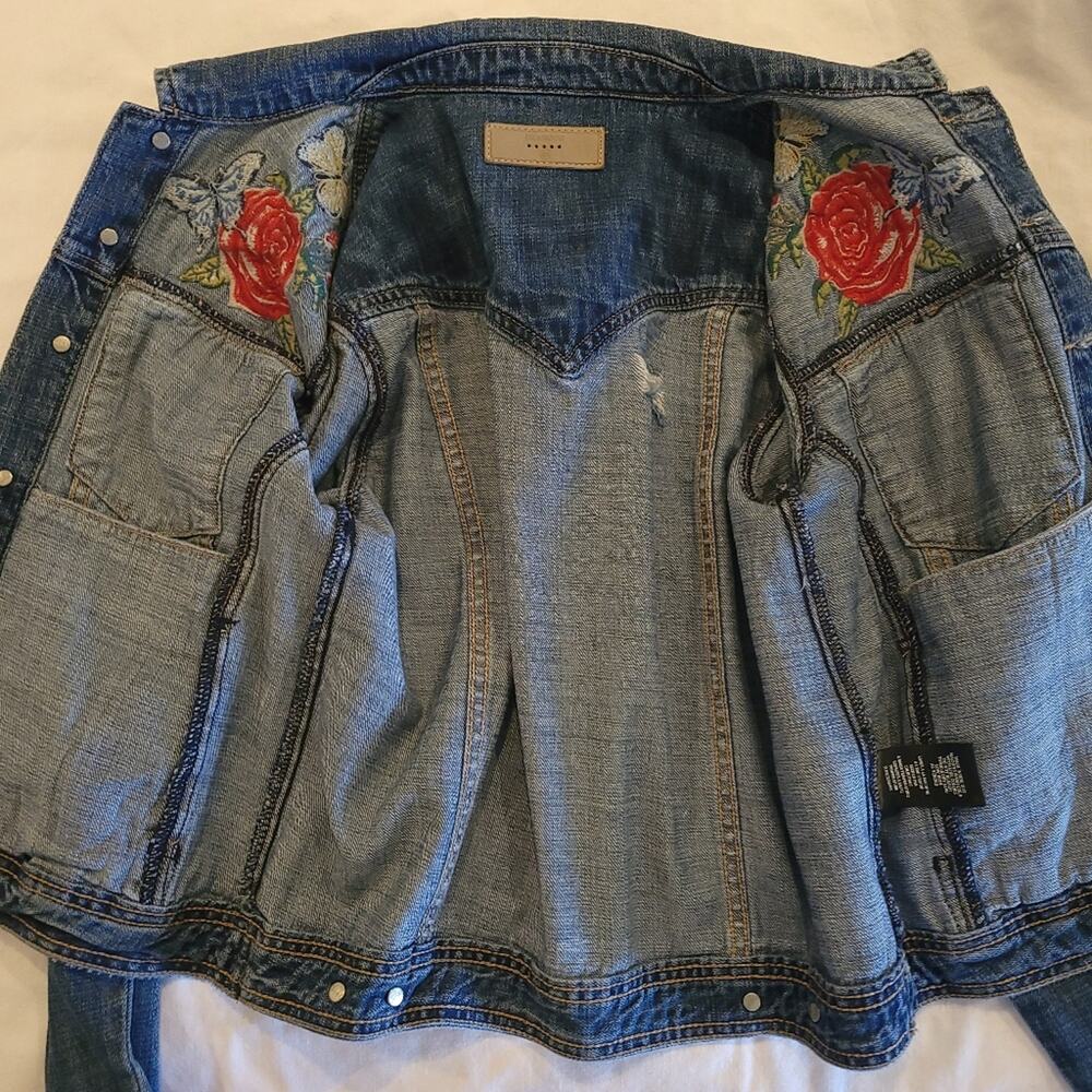 Blank NYC Floral Rose Butterfly Embroidered Distressed Denim Jean Jacket✨️XS - Picture 10 of 16